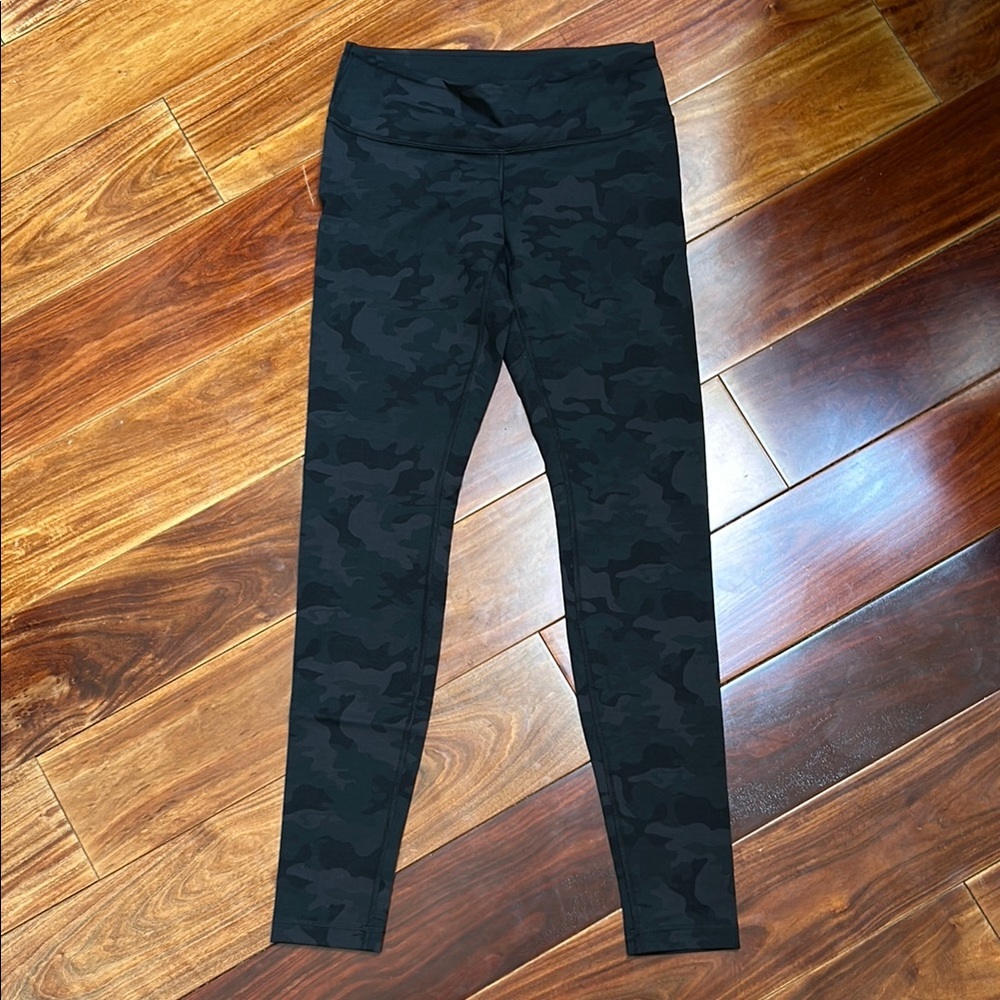 Women’s lululemon size 6 Black Camouflage Leggings
